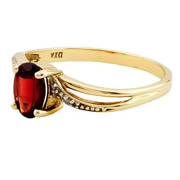 9ct gold Garnet / Diamond Ring size P